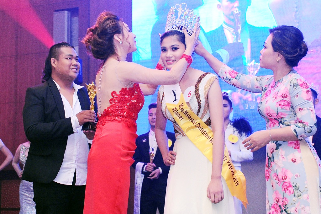  Miss, Mrs & Mr Malaysia Chinatown World Beauty Pageant 2019 rực rỡ sắc màu đêm chung kết tại Malaysia