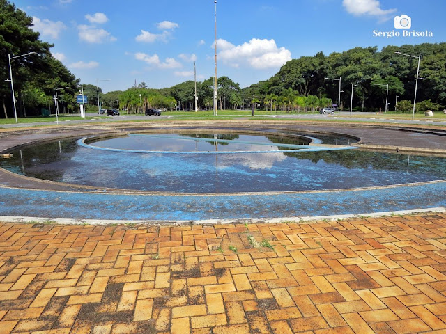 Vista ampla da Fonte da Praça do Relógio Solar USP - Butantã - São Paulo