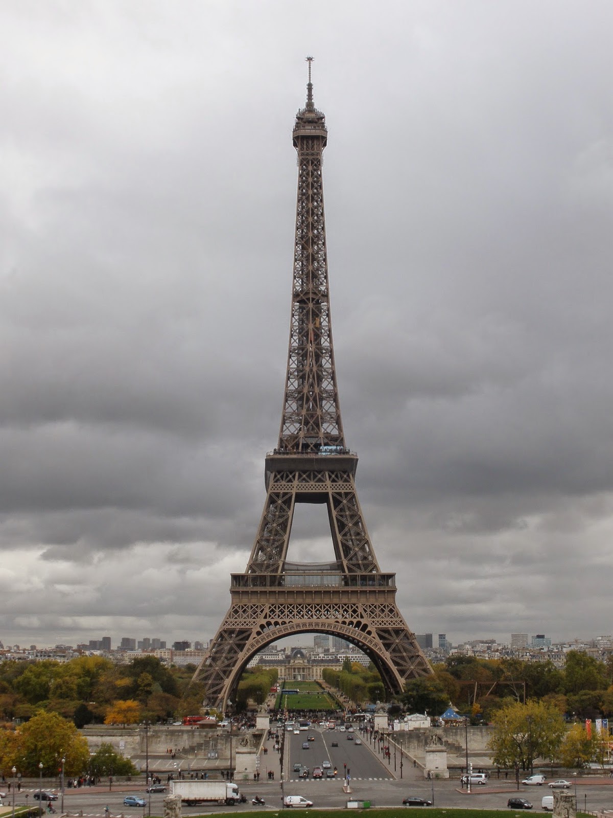 Torre Eiffel, París. Poseía en su inicio 300 metros de altura, y se ha prolongado posteriormente hasta los 324 metros con una antena.