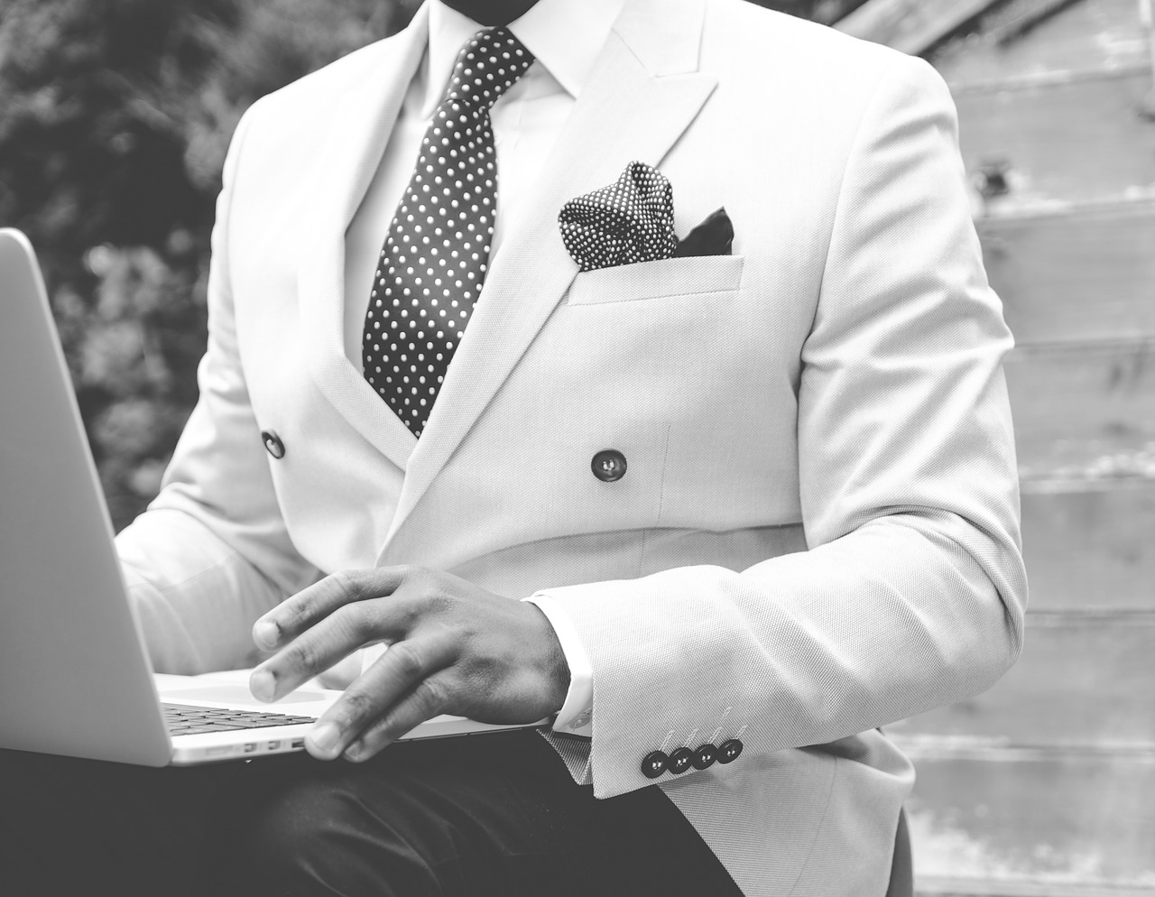 Choosing Between a Custom Suit and OfftheRack Suit