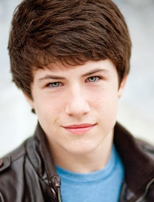 http://1.bp.blogspot.com/-rPwonrQpSDg/Uq-UYOnauwI/AAAAAAAACmc/IwXxFu4DPlM/s400/Dylan+Minnette.jpg