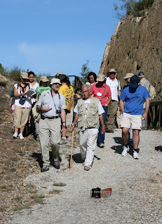 Robert H. Wagner explicando el bosque fósil de Verdeña