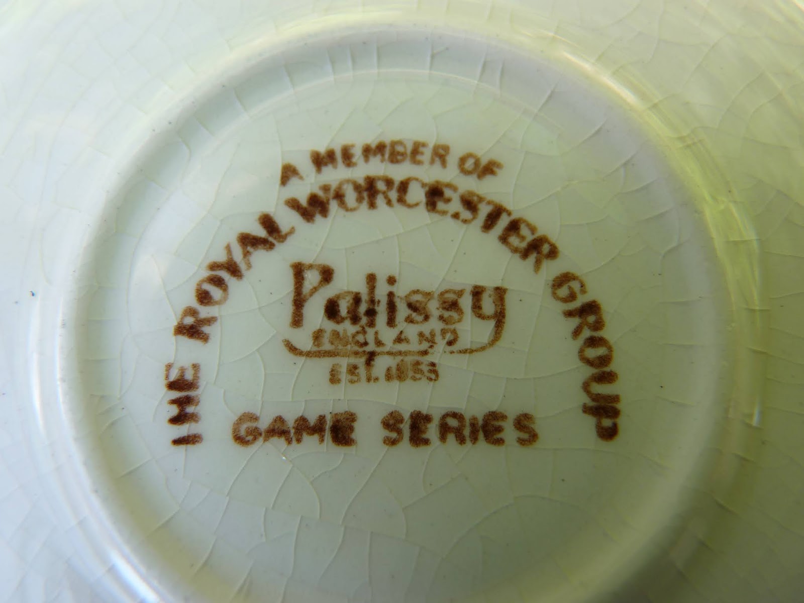 Palissy Pottery Ltd. Royal Worcester Group Game Series filizanka i