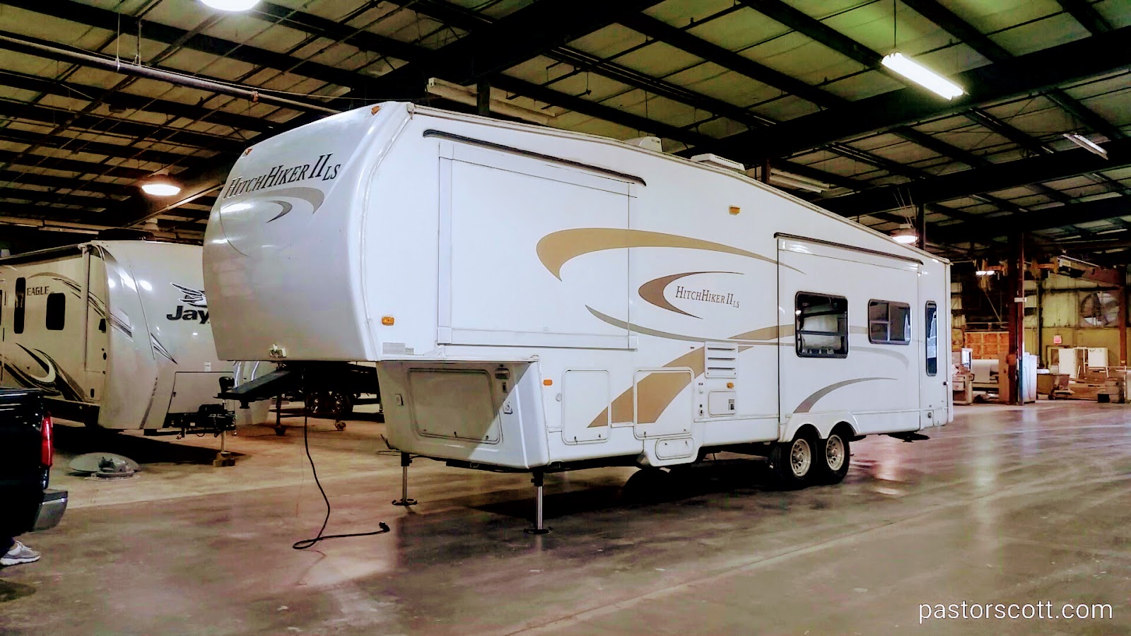 2018 5th Wheel Service in Chanute, KS Here and There