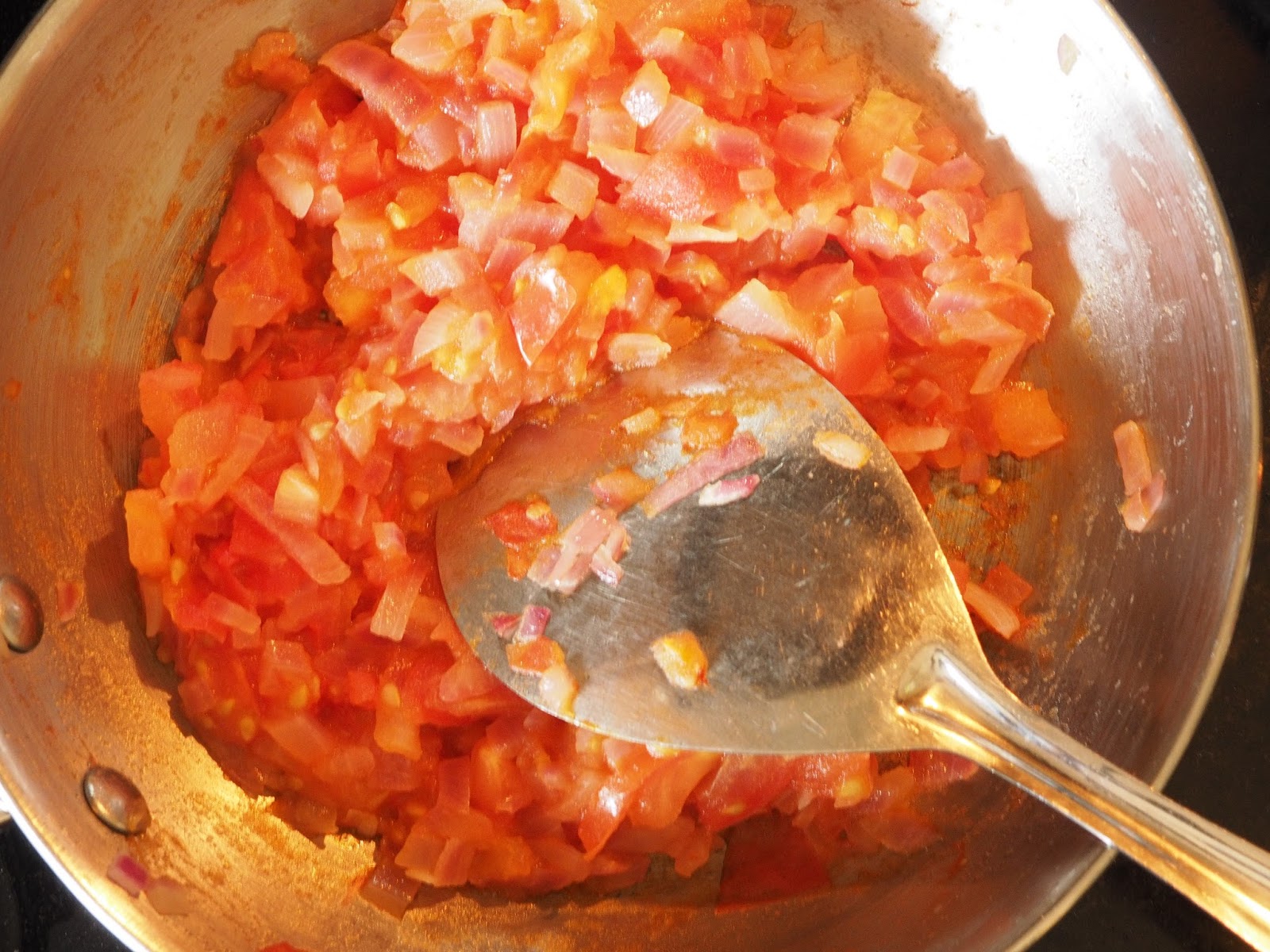 Meri Rasoi Tomato Onion Saasmi (Tomato Onions in a mustardcoconut gravy)