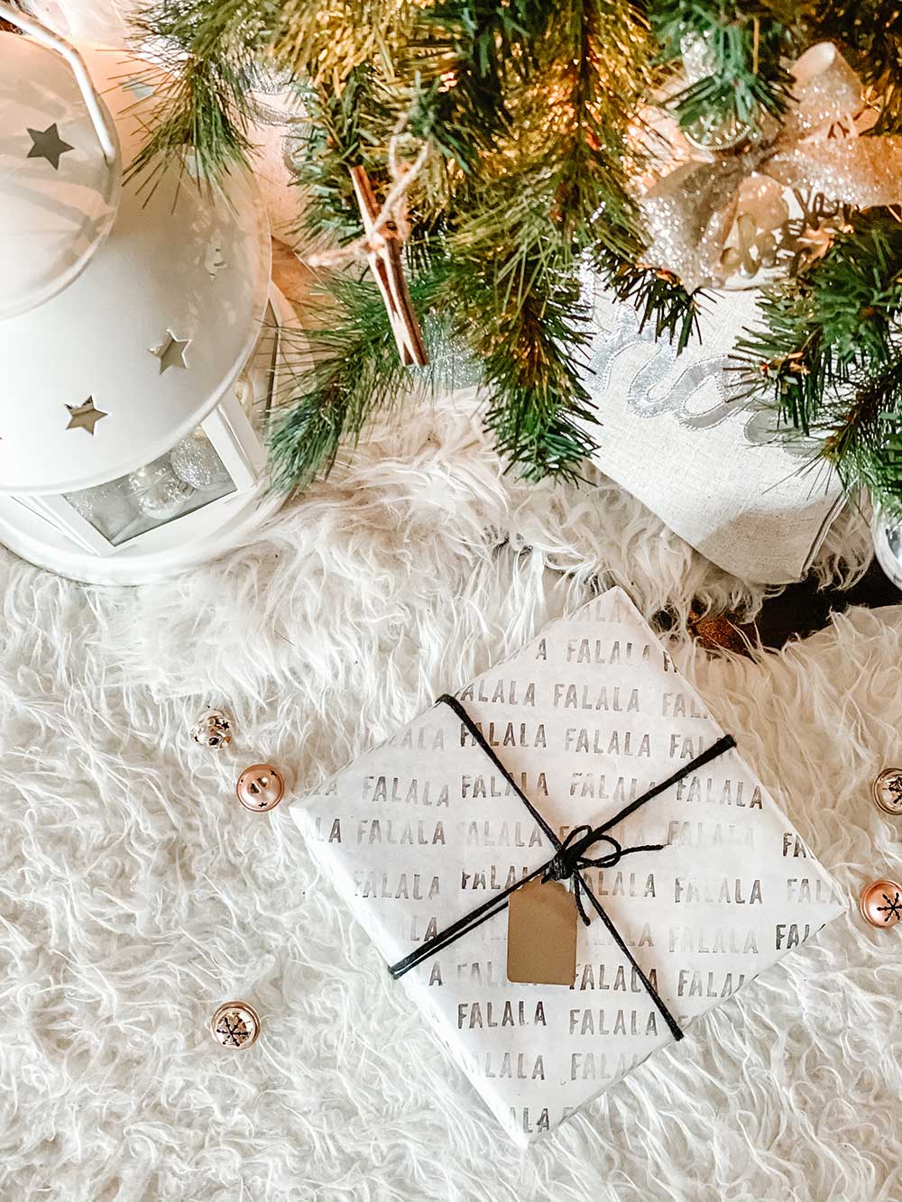 DIY Stamped Christmas Wrapping Paper made with an Eraser! - Ting