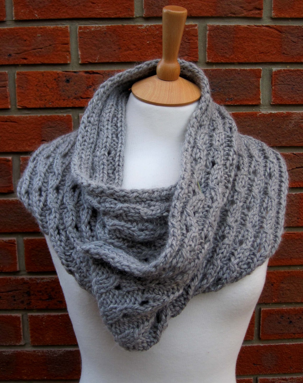 Knitting and More: Rib Lace Scarf/Cowl