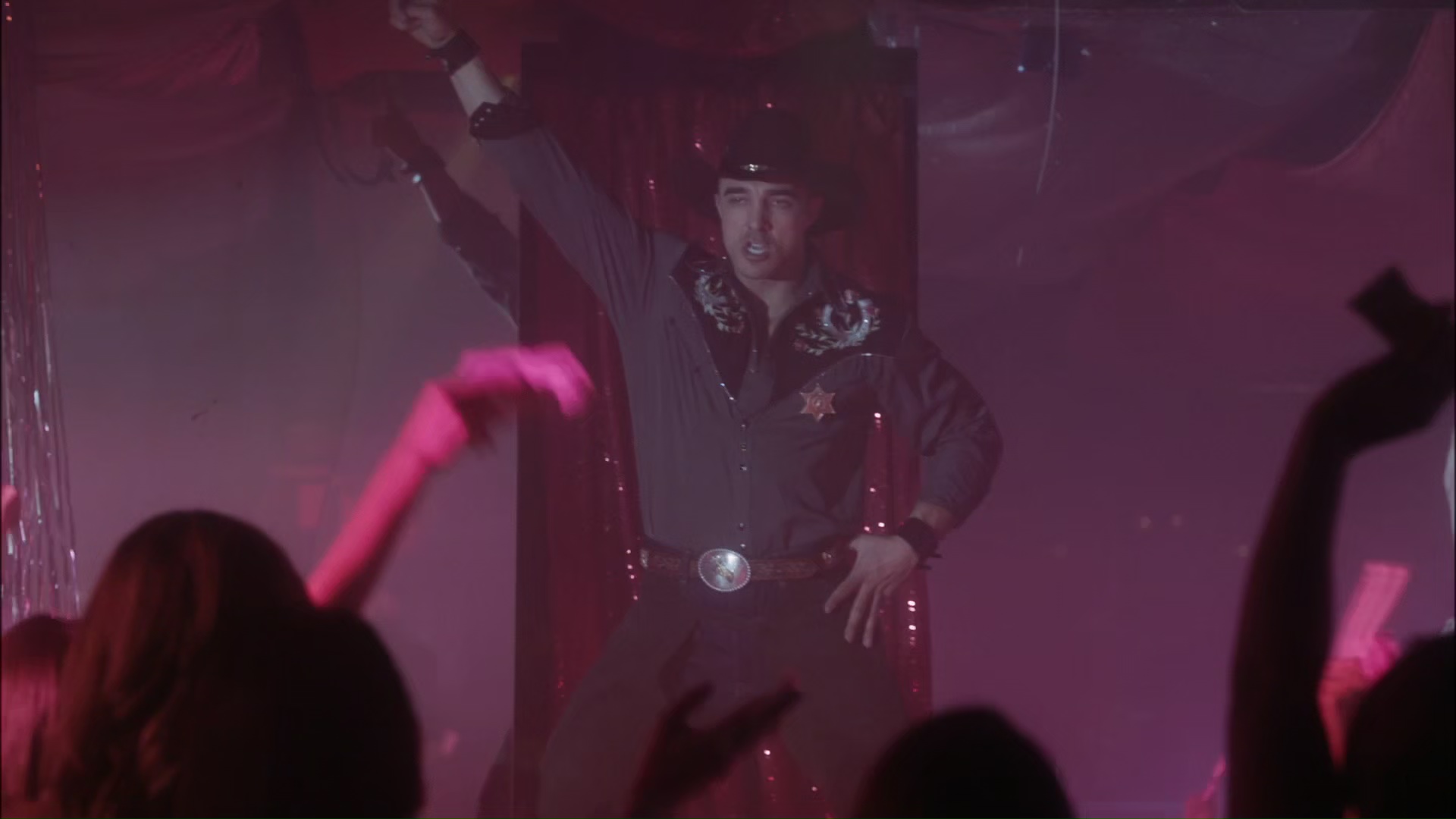 ausCAPS Sam Upton shirtless in The Glades 404 "Magic Longworth"