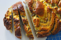 Rezept für glutenfreien Nusszopf. http://www.gluten-frei.net/2014/10/rezept-glutenfrei-nusszopf.html