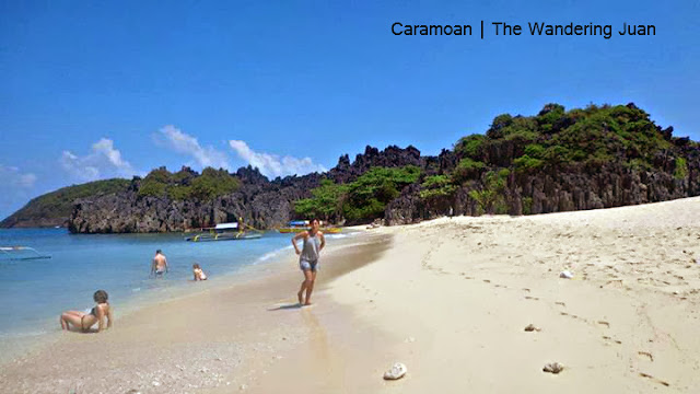 island hopping in Caramoan