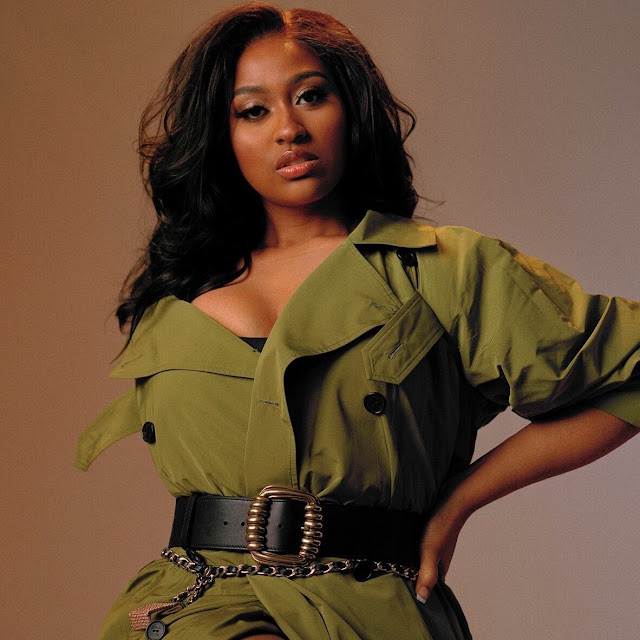 Jazmine Sullivan reads racist Macy’s employee for filth... * Toya'z