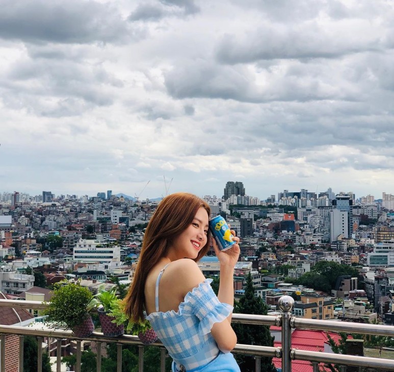 요즘 좀 많이 신경쓰이기 시작한 '잘생쁨' 여자라이징 배우 | 인스티즈