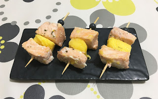 Steamed salmon skewer with mango