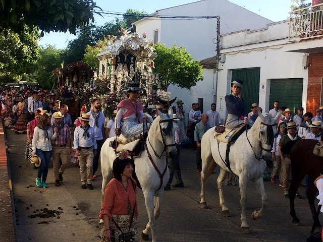 http://www.esvalverde.com/2018/05/salida-del-rocio-de-valverde-2018.html