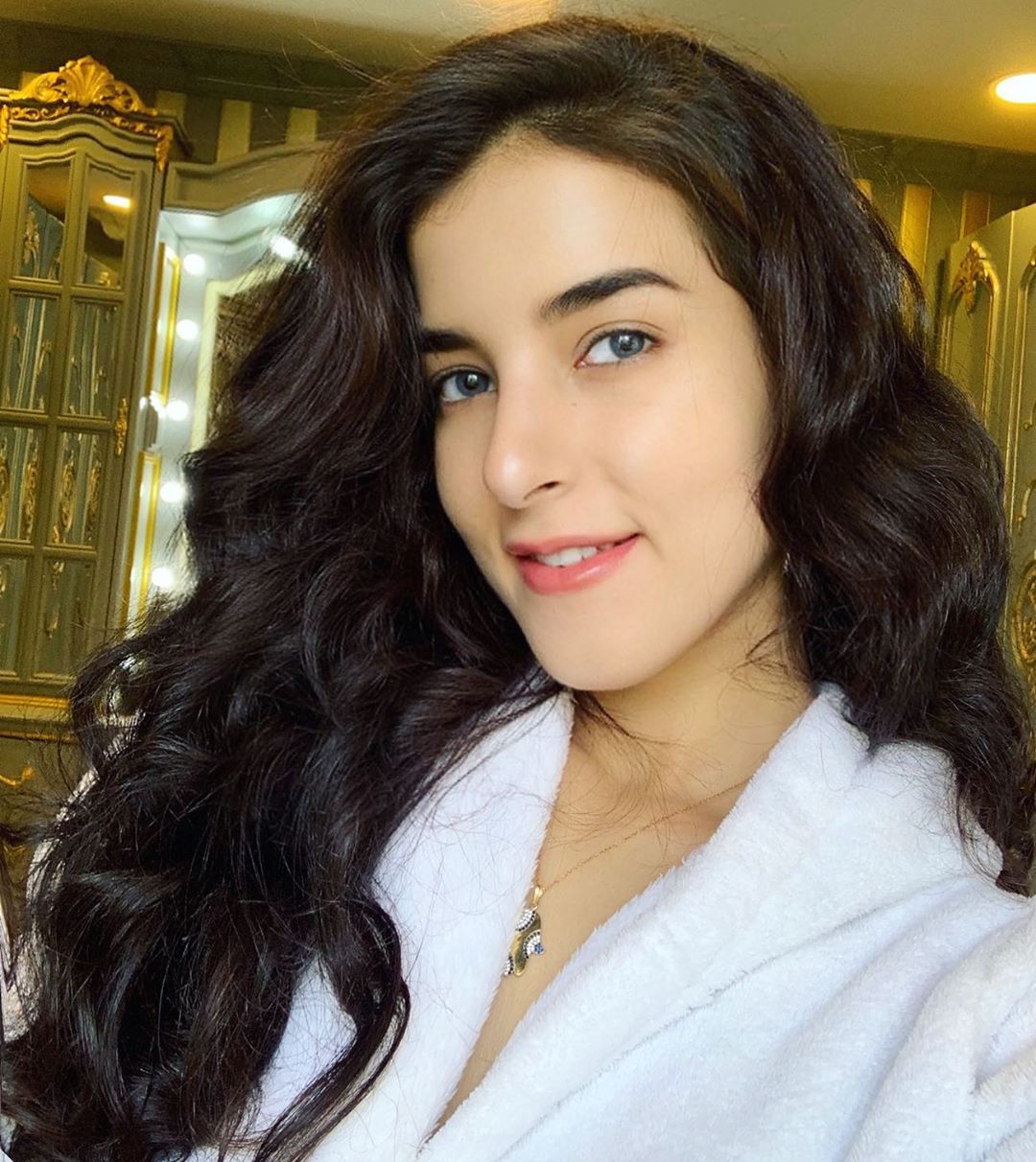 Foto, Fakta dan Profi Tasya Farasya Yang Viral Usai Sentil