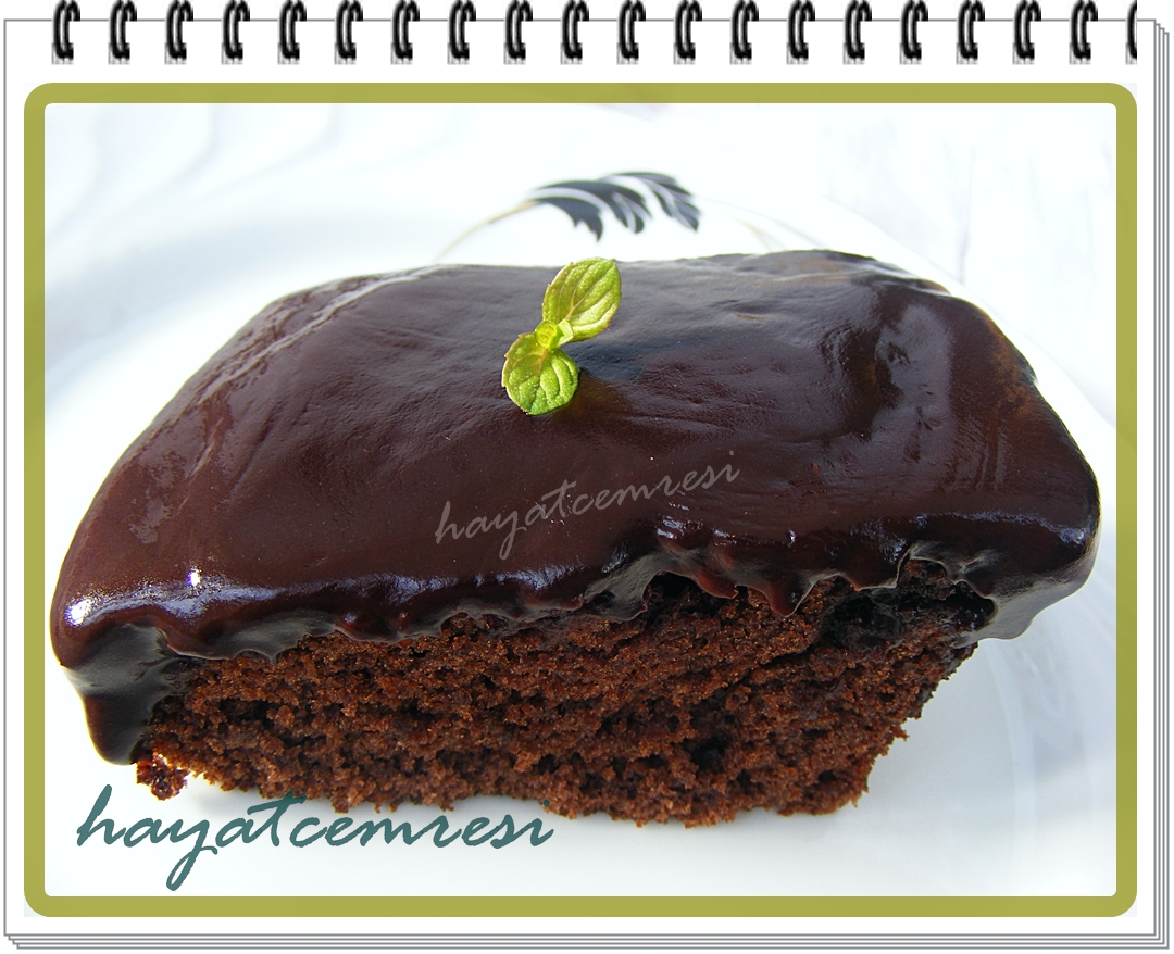 HAYATCEMRESİ ÇİKOLATA SOSLU KAKAOLU KEK