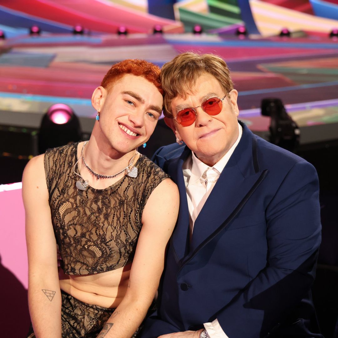 Elton John canta "It's a Sin" con gli Years & Years