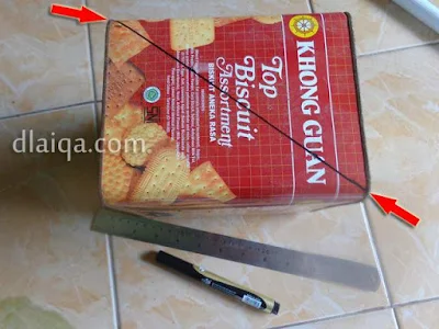 buat garis bantu untuk memotong kaleng