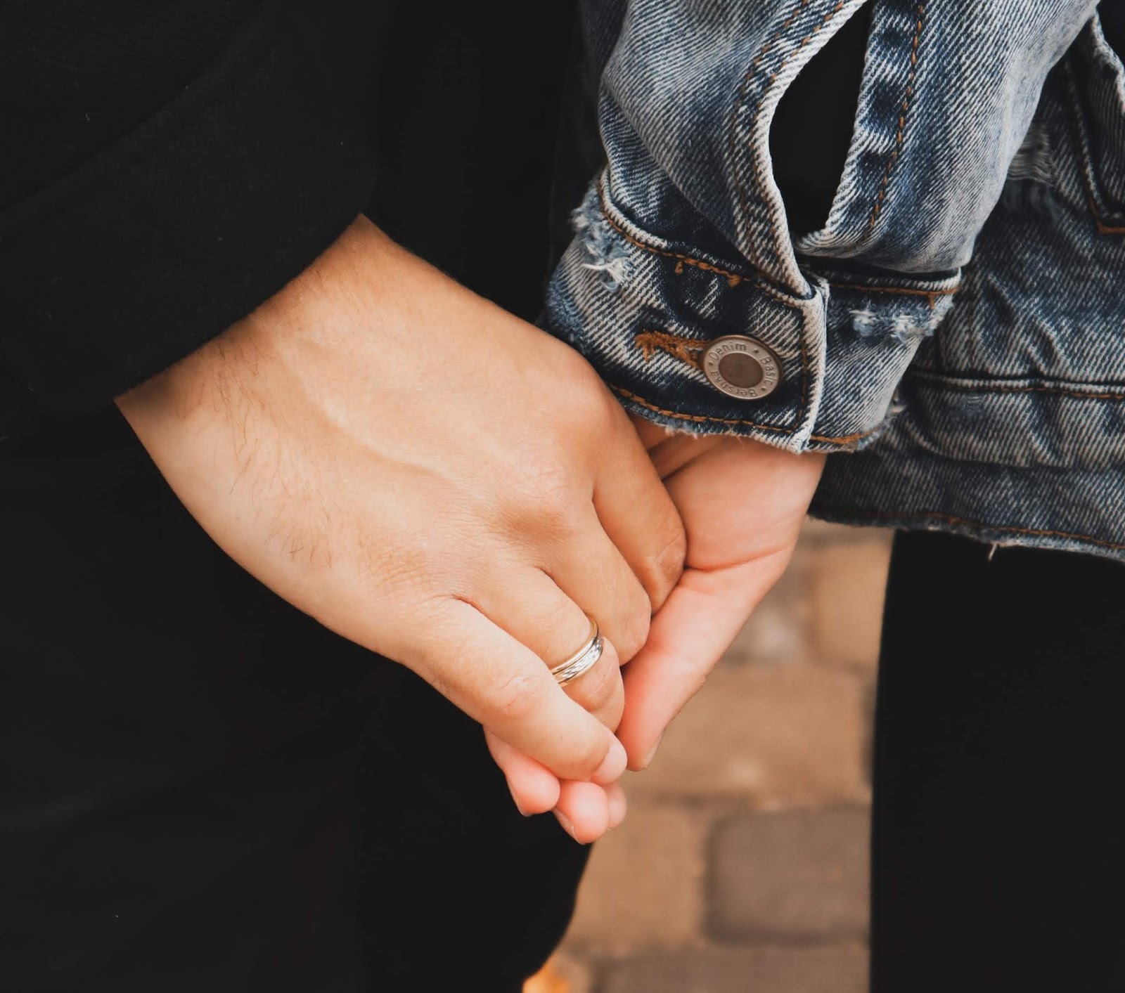 Featured image of post Instagram Couple Hand Pics For Dp : Are you searching for some romantic couples dp images in 2020 cute.