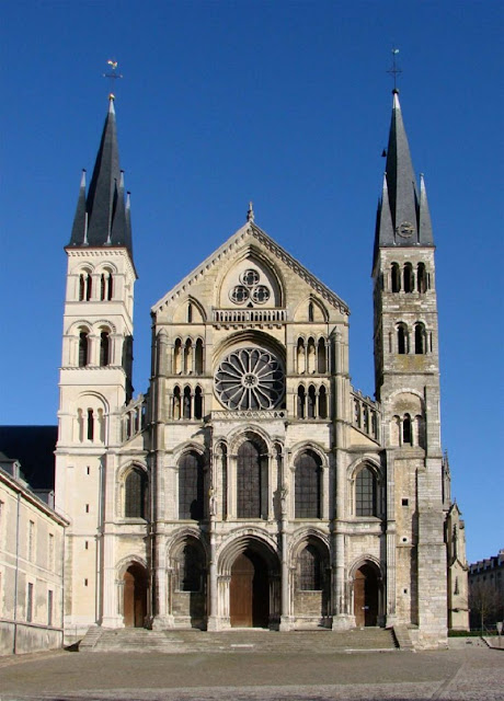 Церковь бенедиктинского аббатства Сен-Реми в Реймсе. Южный фасад