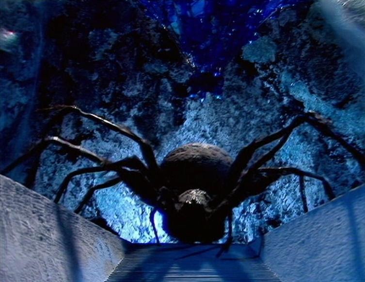 Костюм алекса росса человек паук. Spider-man: into the spider-verse (2018). Пятно паутина вселенных. Alex ross spider-man 2002. Алекса росса spider man.