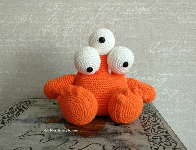 Con hilos, lanas y botones: Toby the Triclops amigurumi