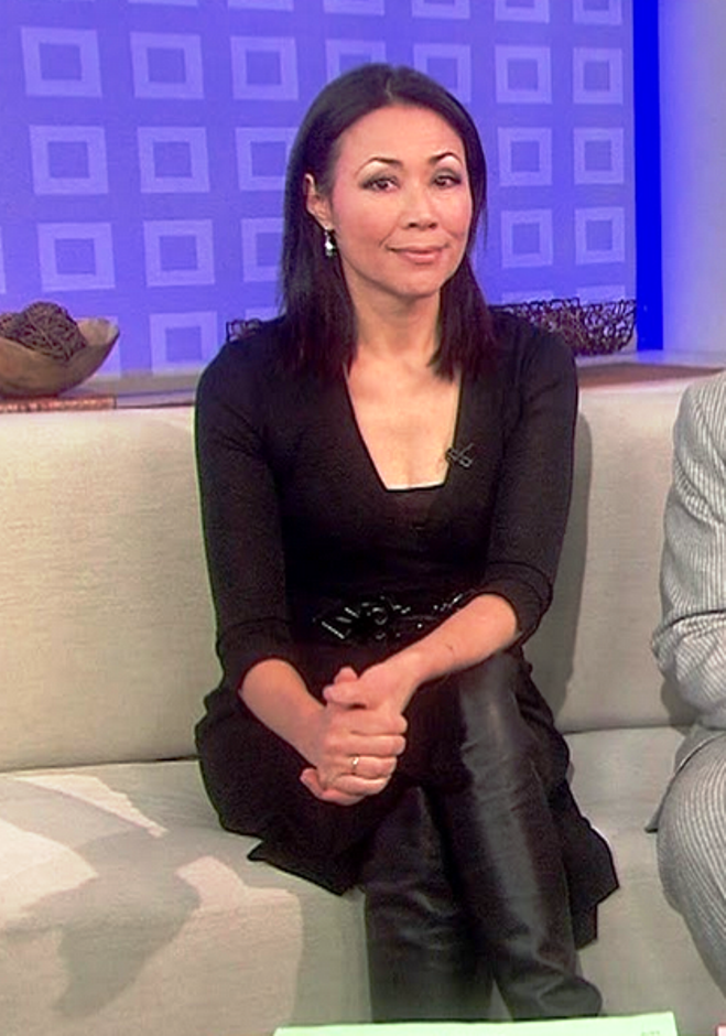 THE APPRECIATION OF BOOTED NEWS WOMEN BLOG : THE ANN CURRY STYLE FILE