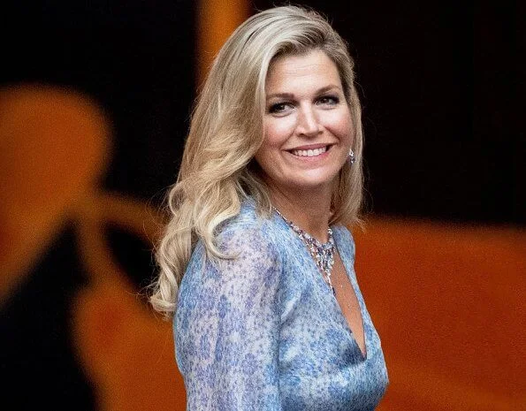 Queen Maxima wore an organza-printed wide sleeves dress by Luisa Beccaria. Luisa Beccaria Spring 2017 RTW collection