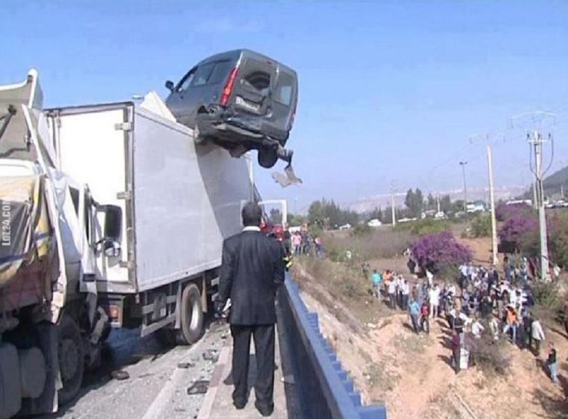 crazy accidents funny cars accident bizarre weird crashes crash trucks them truck boredbug