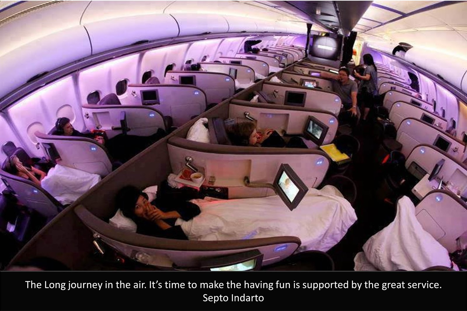 Внутри россии можно летать. Virgin Atlantic Airways салон. Virgin Atlantic внутри самолета. Virgin Atlantic Business class. Салон самолета.