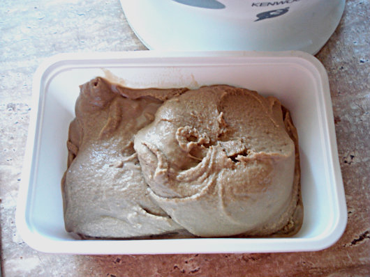 Banana in brown sugar ice cream by Laka kuharica: transfer to the plastic container