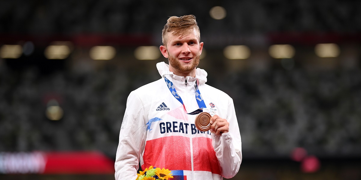 Seattle resident Josh Kerr of the Brooks Beasts wins bronze in men's