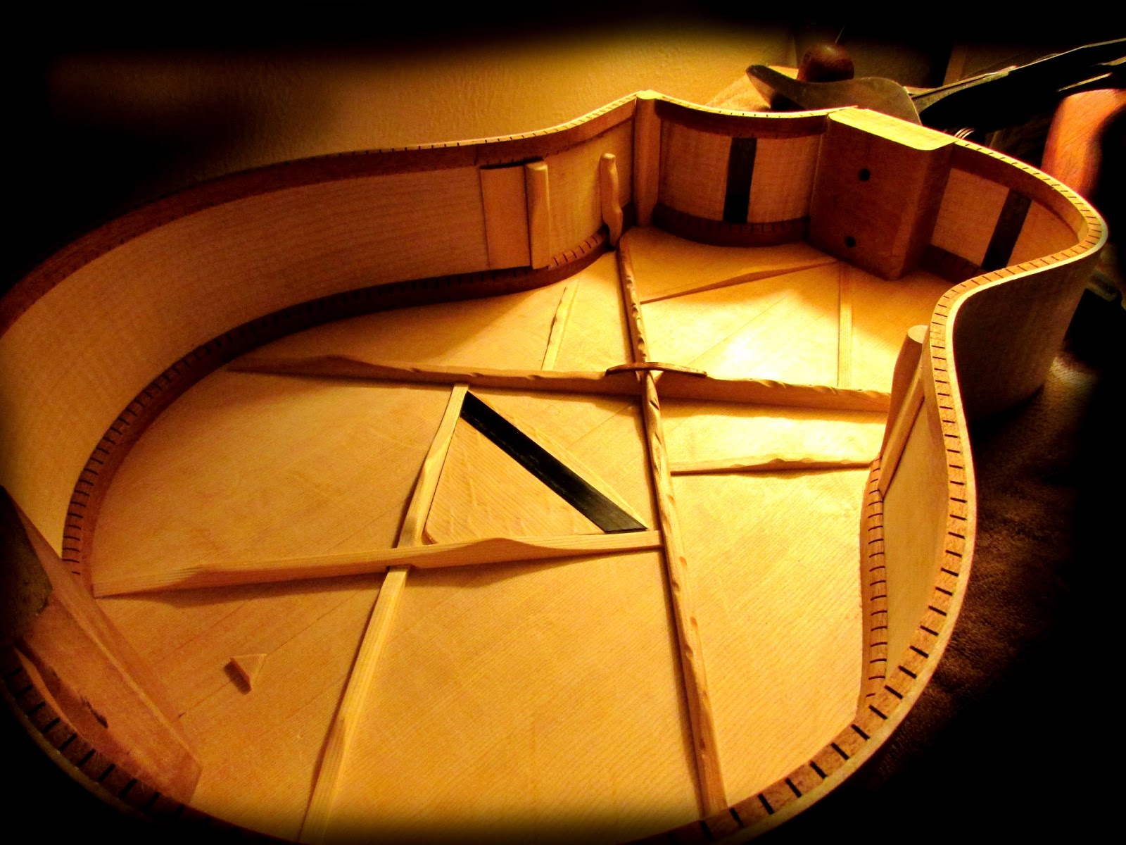 Vallis Custom Guitars Colonial Grand Symphony