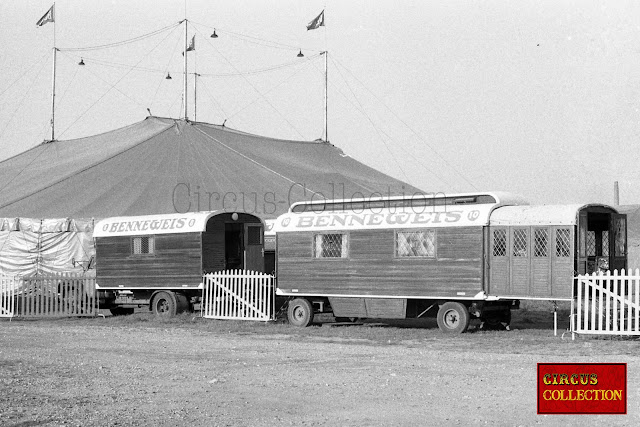 roulottes d'habitation de la direction du cirque Danois 