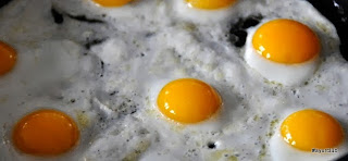 Повышение гемоглобина. От 2 до 4 мг железа содержится в яйце