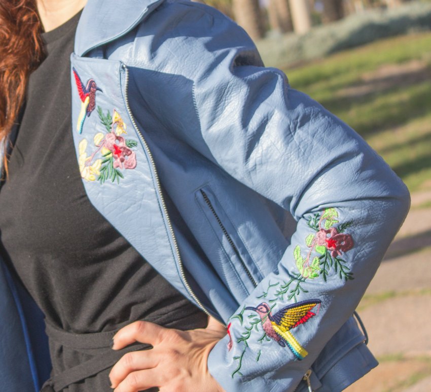 melange_boutique_fashion_blog_de_moda_look_vestido_negro_botas_mosqueteras_chaqueta_biker_bordada_zara_zaful