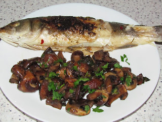Biban de mare la gratar cu ciuperci brune / Grilled sea bass with brown mushrooms