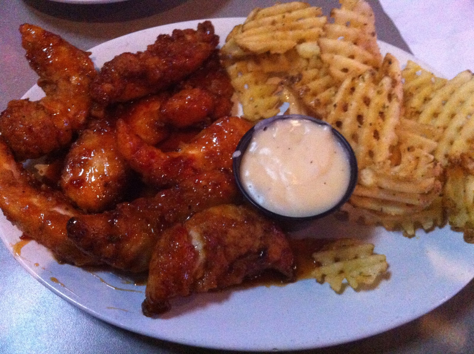 Livin The Good Life Pluckers Wing Bar