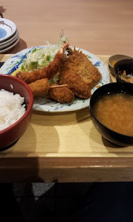 八木東一のブログ 築地食堂 原ちゃん では フライ定食を食べた 値段は 1004円で まあ安い