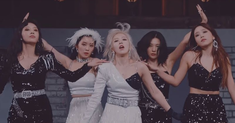 Red Velvet cantan una canción de amor no convencional en el MV para su