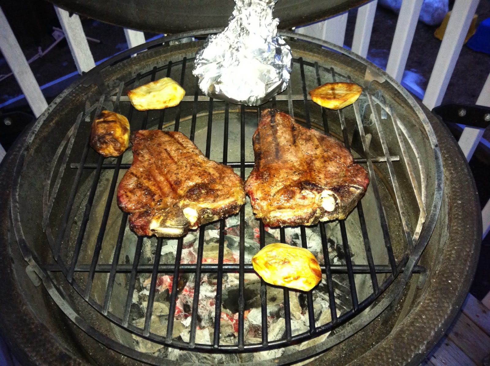 HRM CREATIVE BBQ TBone steak on the Big Green Egg and Dizzy Pig Cow