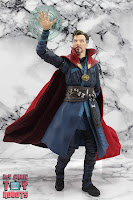 S.H. Figuarts Doctor Strange (Battle On Titan Edition) 29