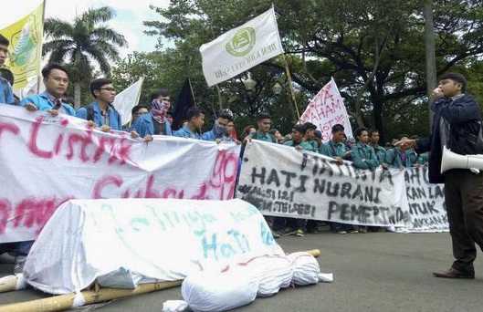 Demonstrasi 121 Bela Rakyat Di Lakukan Ratusan Mahasiswa Di Silang Monas
