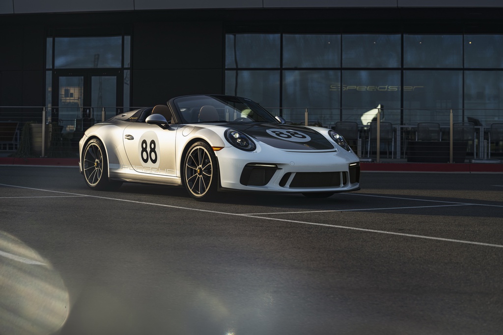 Chiếc Porsche 911 cuối cùng của thế hệ 991 chốt giá 500.000 USD
