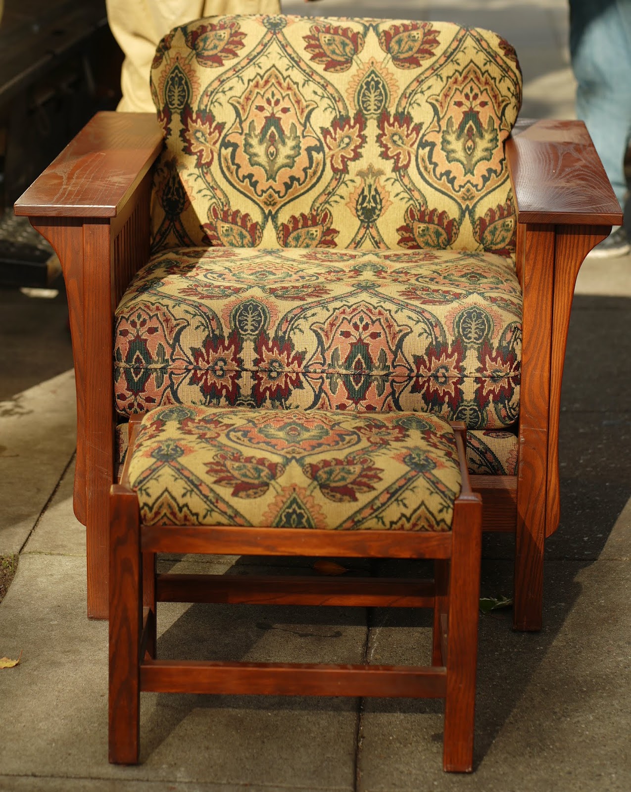 UHURU FURNITURE & COLLECTIBLES **SOLD** 96337 Bassett Mission Style