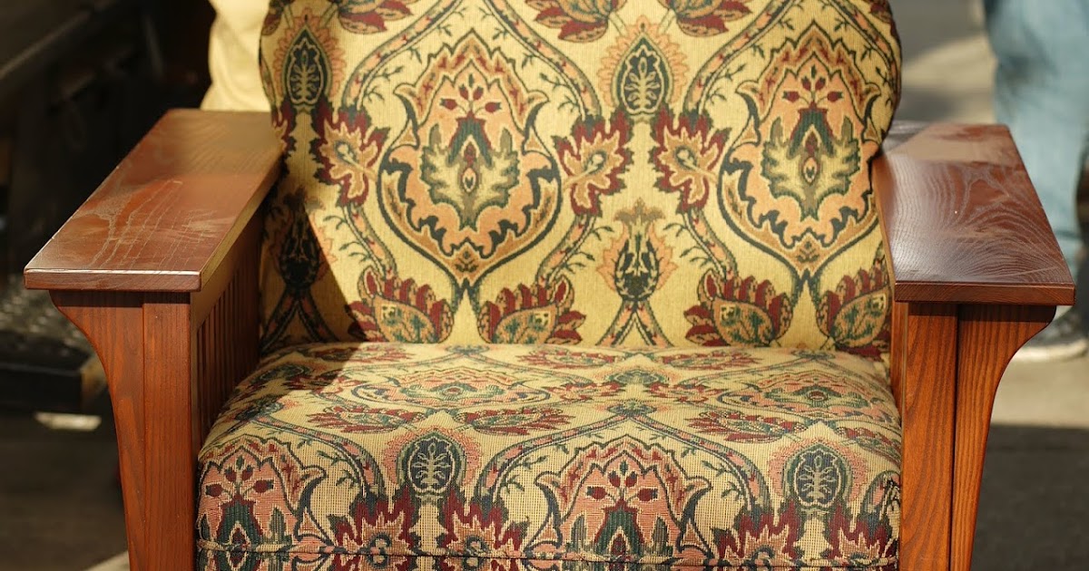 UHURU FURNITURE & COLLECTIBLES **SOLD** 96337 Bassett Mission Style Oak 35" Wide Armchair with