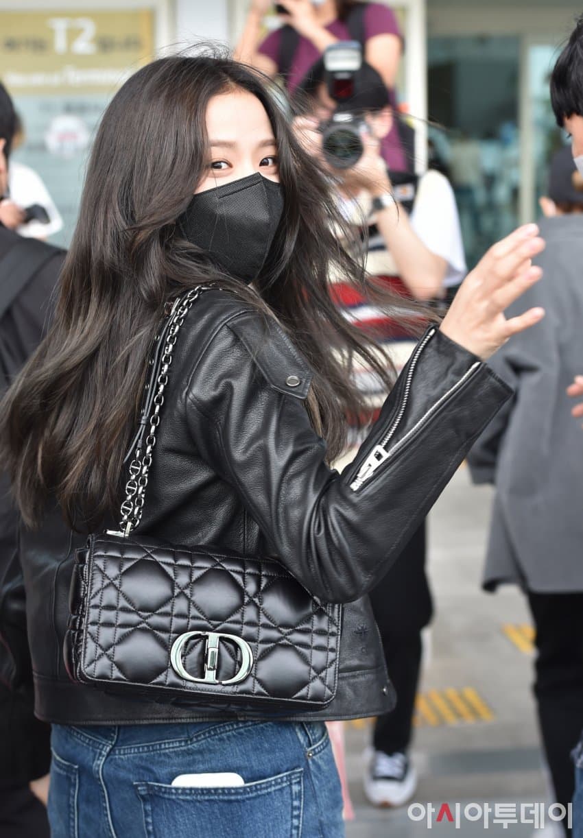 [연예] [사진]         오늘 공항출국한 귀여운 블랙핑크 로제와 지수 사진 모음 -  와이드섬