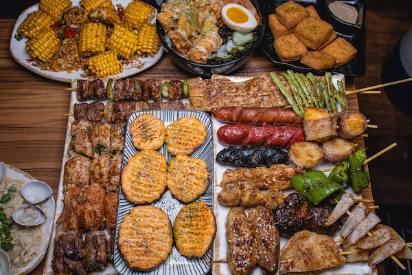 台中串燒【神串串精誠店】西區美食!50種串燒丼飯、鍋類、炸物、炒物一次享用!蛤蜊燒酒雞鍋最適合冬日進補好暖心!