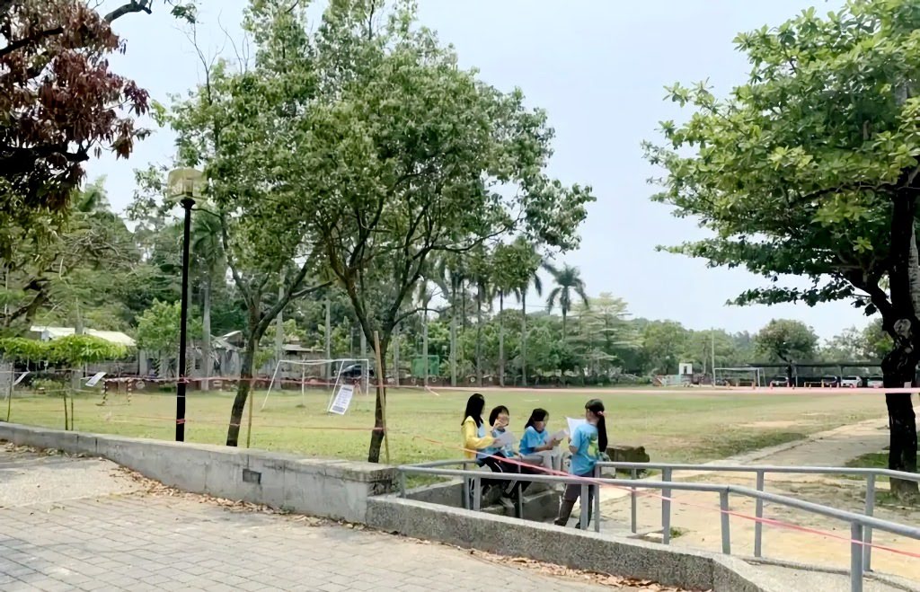為防止破口確保師生安全|台南4/23起校園全面禁止對外開放|無圍牆校園緊急拉封鎖線