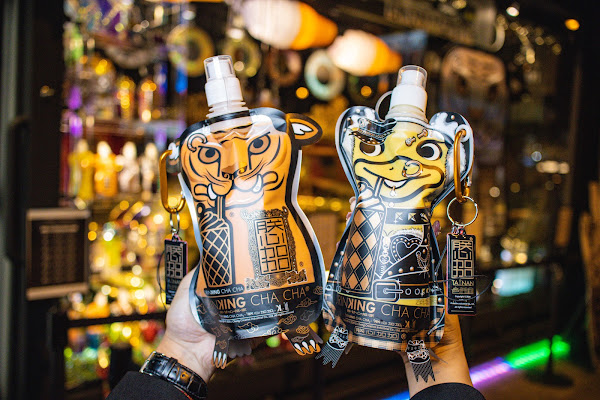 台南最潮飲品『朕心加加』新開幕,超帥氣跑車與『雷神之鎚』都在這! 台南最潮飲品『朕心加加』新開幕,超帥氣跑車與『雷神之鎚』都在這!